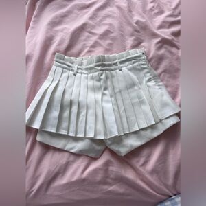 White pleated skirt shorts